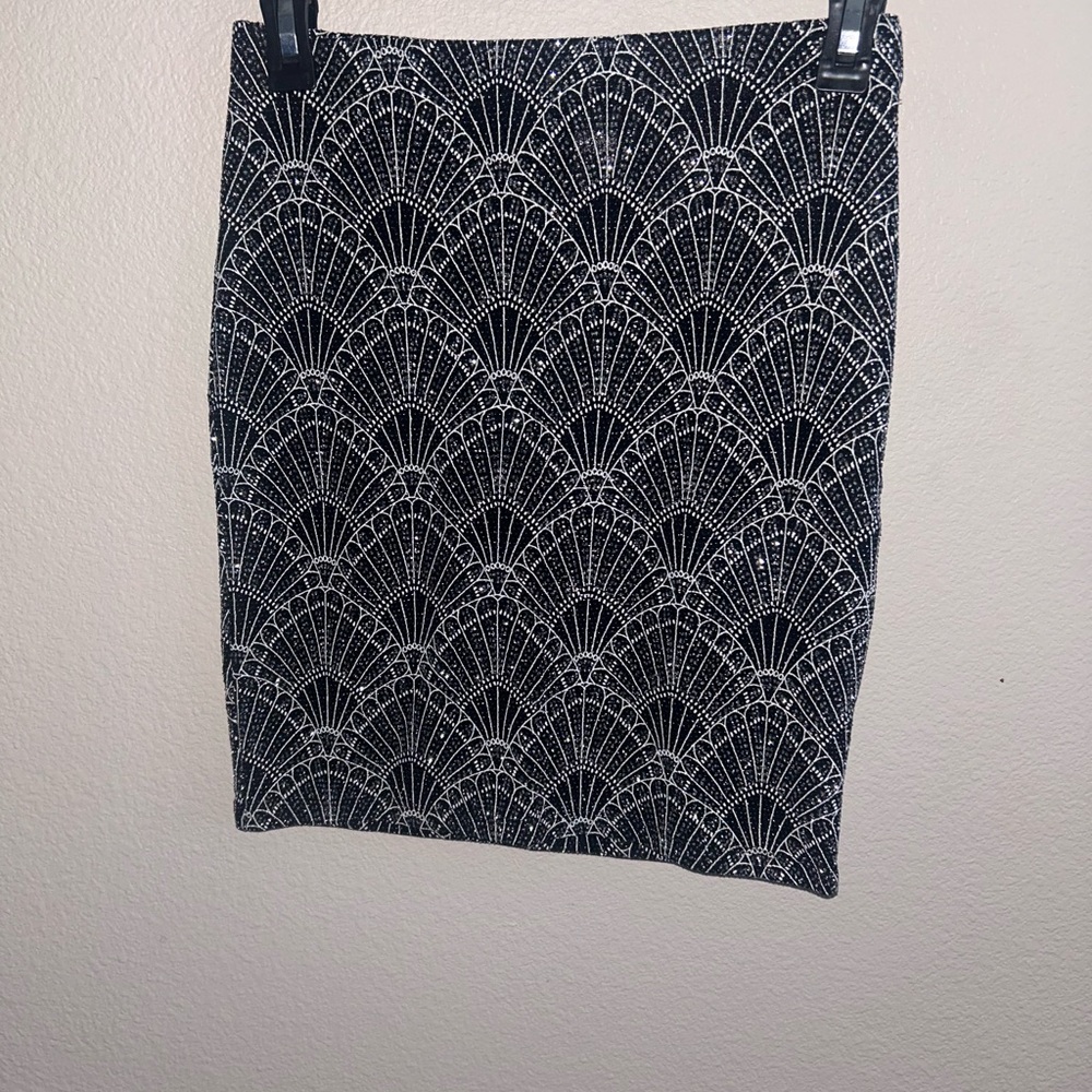 Elegant Sparkling Black and White Patterned Pencil Skirt